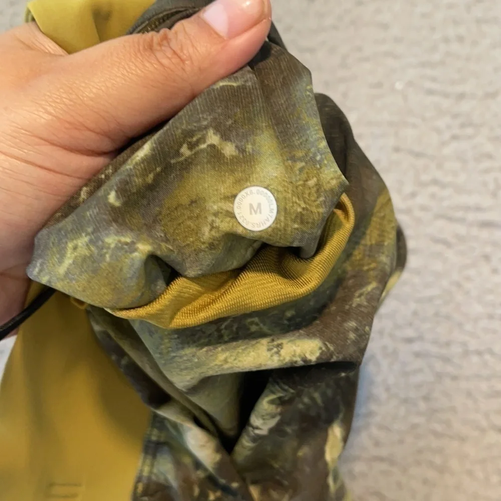 Lululemon T.H.E. Linerless Short - color High Dive Auric Gold Multi size M